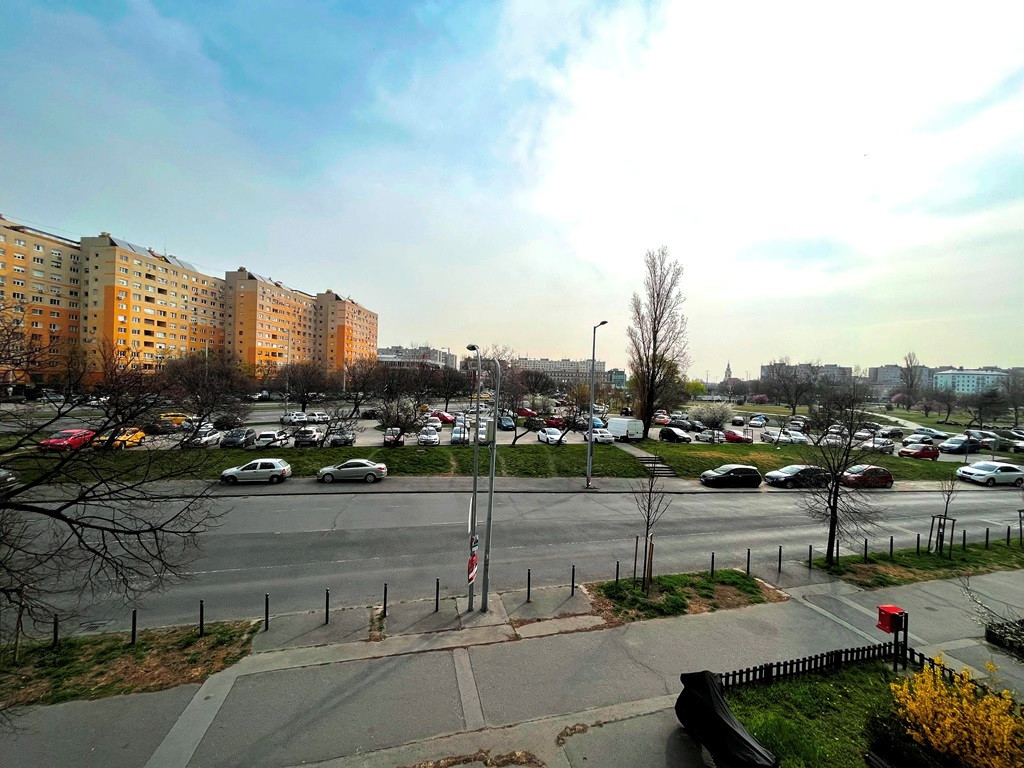 Faluház Keleti fekvéssel
