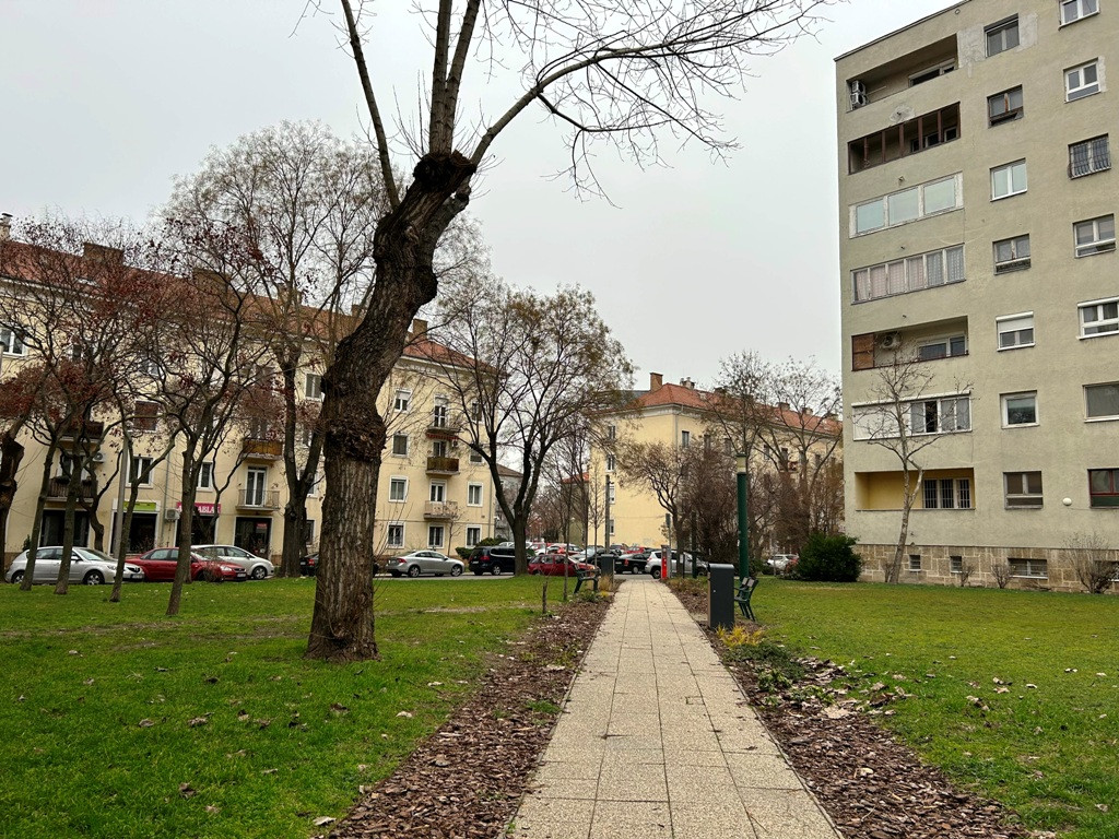 Eladó 2 szobás + erkélyes